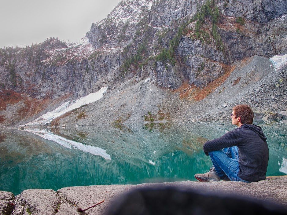 There are a lot of hiking trails with lakes in Washington State, this is one of them.